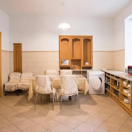 Апартаменты City Center Homestay *