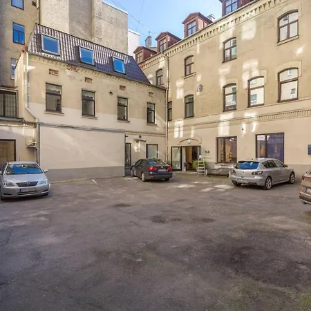 Апартаменты City Center Homestay *